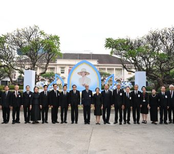 สภากาชาดไทย รวมพลังผู้บริหาร บุคลากร นักศึกษาพยาบาล และอาสาสมัครกาชาดกว่า ๙๐๐ คน ร้อยรวมดวงใจ ถวายความอาลัยในพิธีบำเพ็ญกุศลสตมวาร (๑๐๐ วัน) ถวายเป็นพระราชกุศลแด่สมเด็จพระนางเจ้าสิริกิติ์ พระบรมราชินีนาถ พระบรมราชชนนีพันปีหลวง สภานายิกาสภากาชาดไทย DSC_3119_0(1)