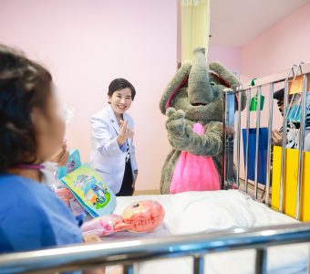 ฝ่ายกุมารเวชศาสตร์ โรงพยาบาลจุฬาลงกรณ์ จัดกิจกรรมวันเด็กให้แก่ผู้ป่วยเด็ก ประจำปี 2569 S__25845775_0_0