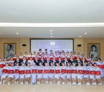พิธีมอบประกาศนียบัตรและปิดการอบรมหลักสูตรฝึกอบรมระยะสั้น สาขาการพยาบาลผู้ป่วยมะเร็งที่ได้รับยาเคมีบำบัด (หลักสูตร 1 เดือน) 1C3A8935_0_0